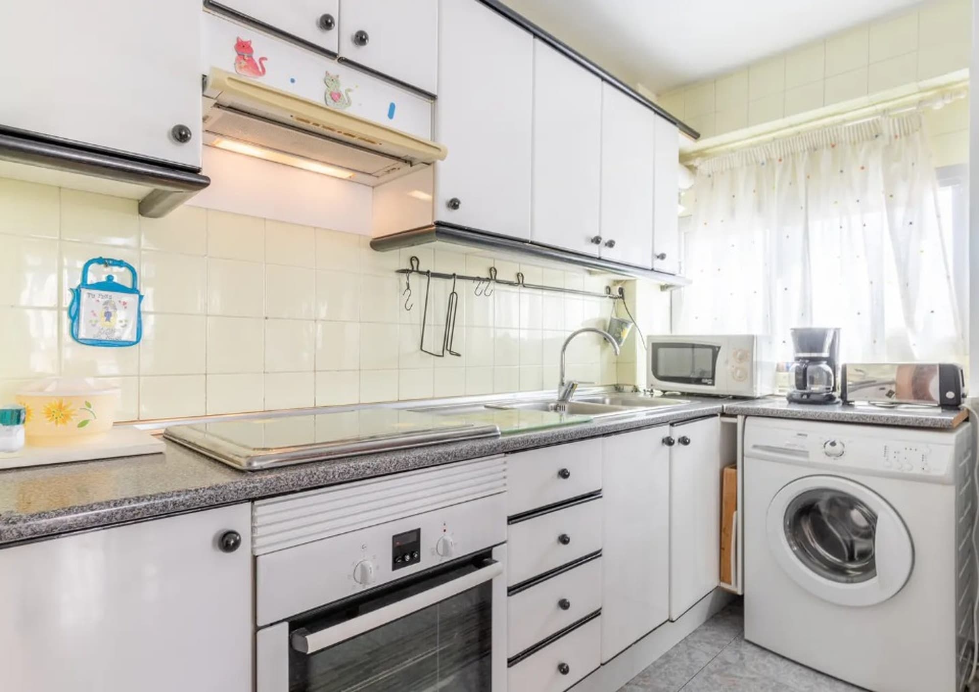 ACACIAS 1 LEVANTE AND POOL R190