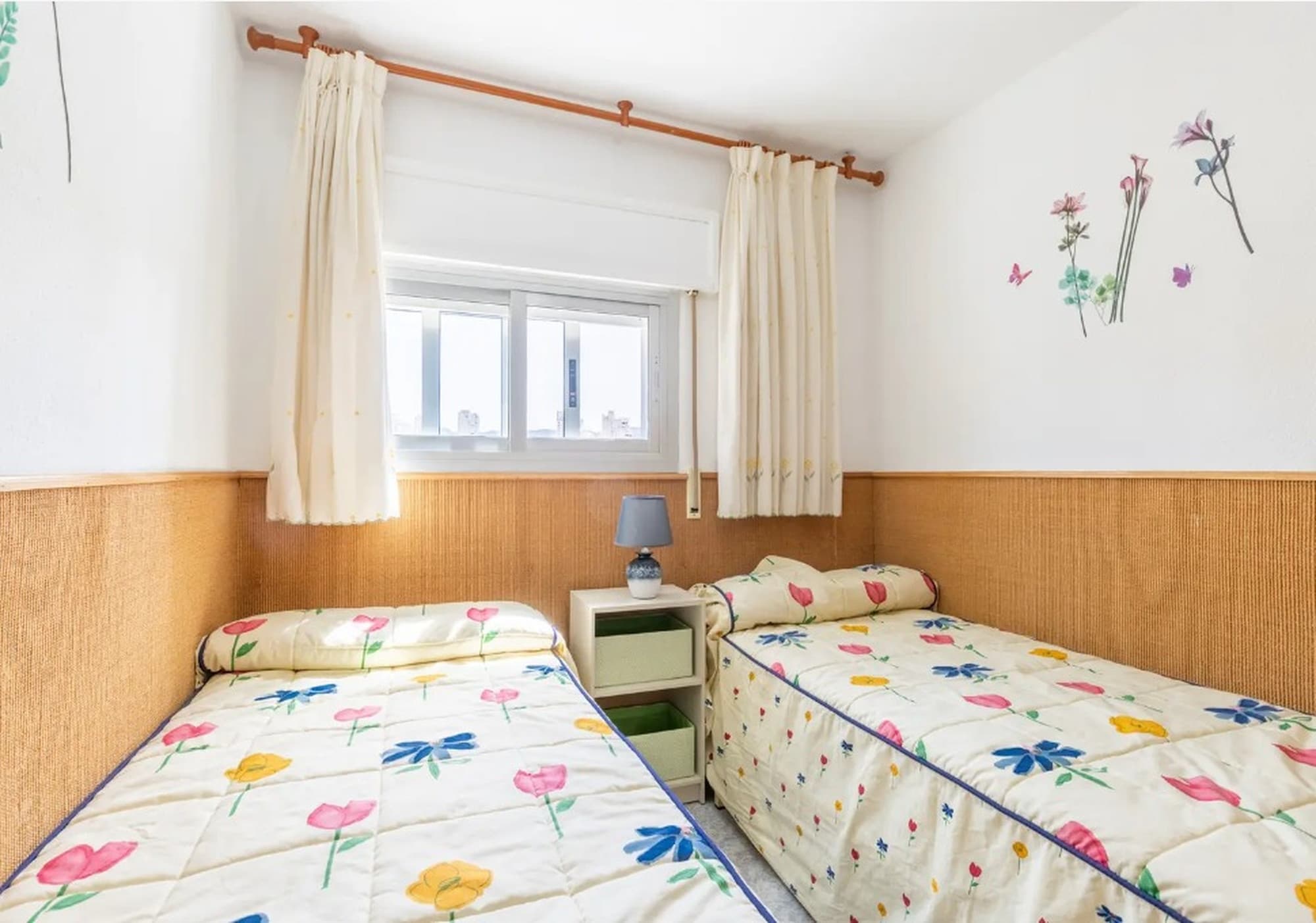 ACACIAS 1 LEVANTE AND POOL R190