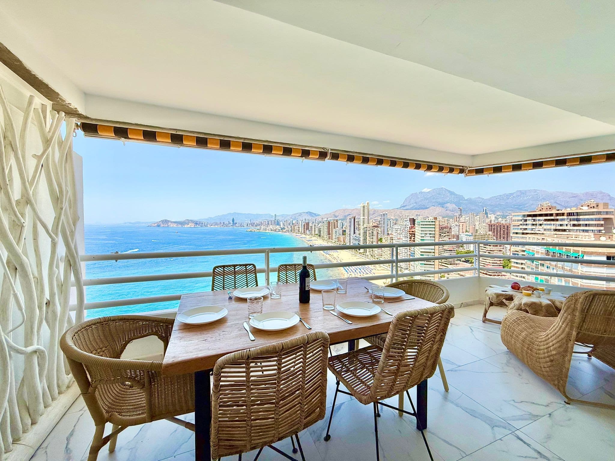 LUXURY BENIDORM FRONTLINE APARTMENT LEVANTE (A053)