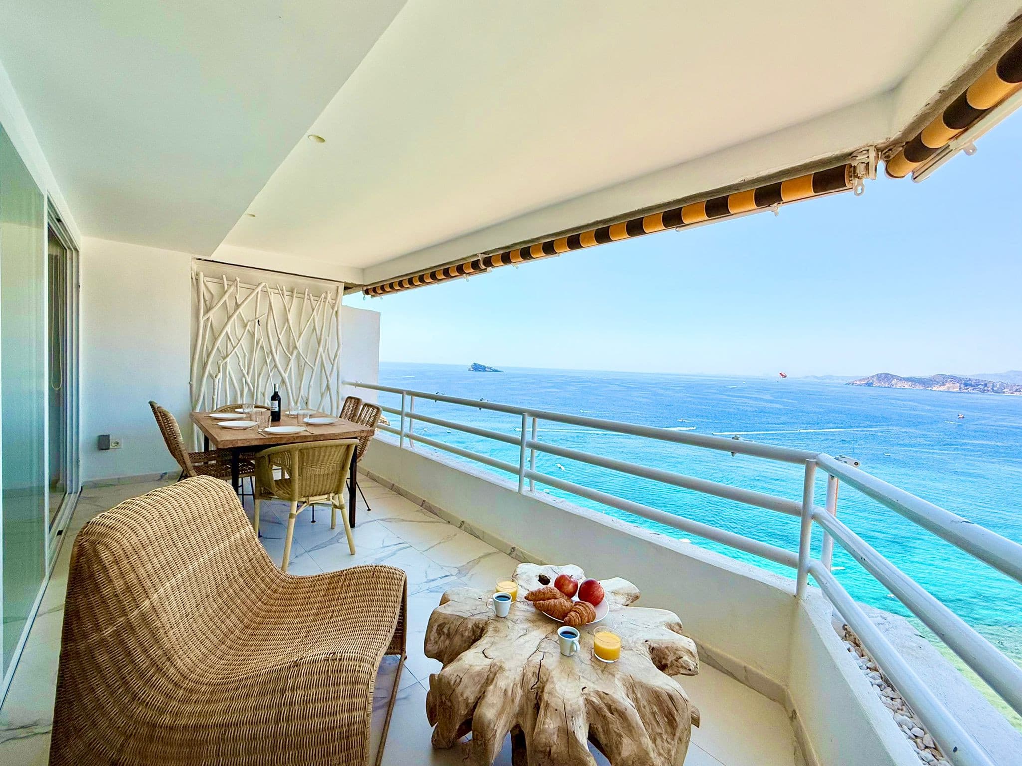 LUXURY BENIDORM FRONTLINE APARTMENT LEVANTE (A053)
