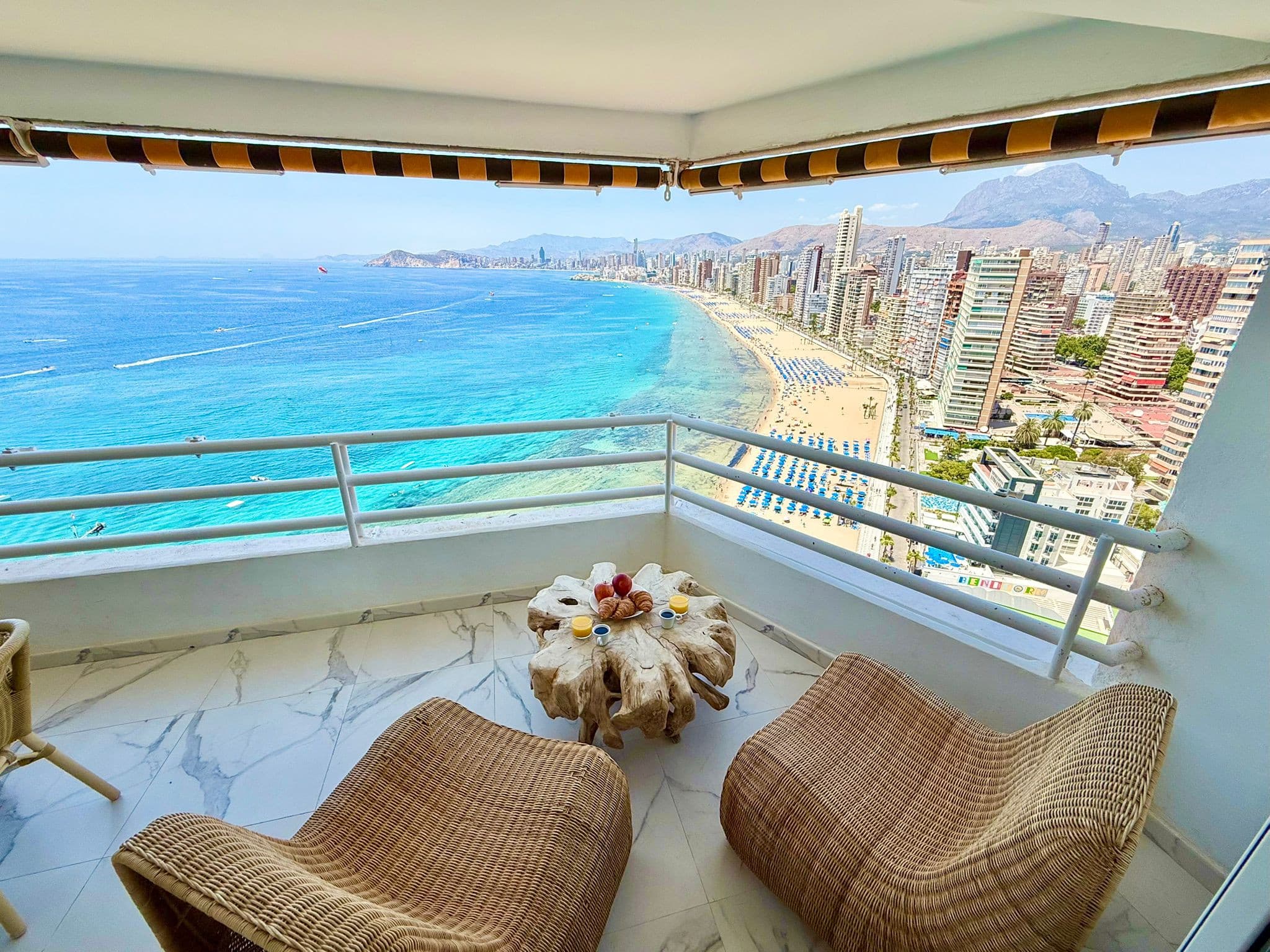 LUXURY BENIDORM FRONTLINE APARTMENT LEVANTE (A053)